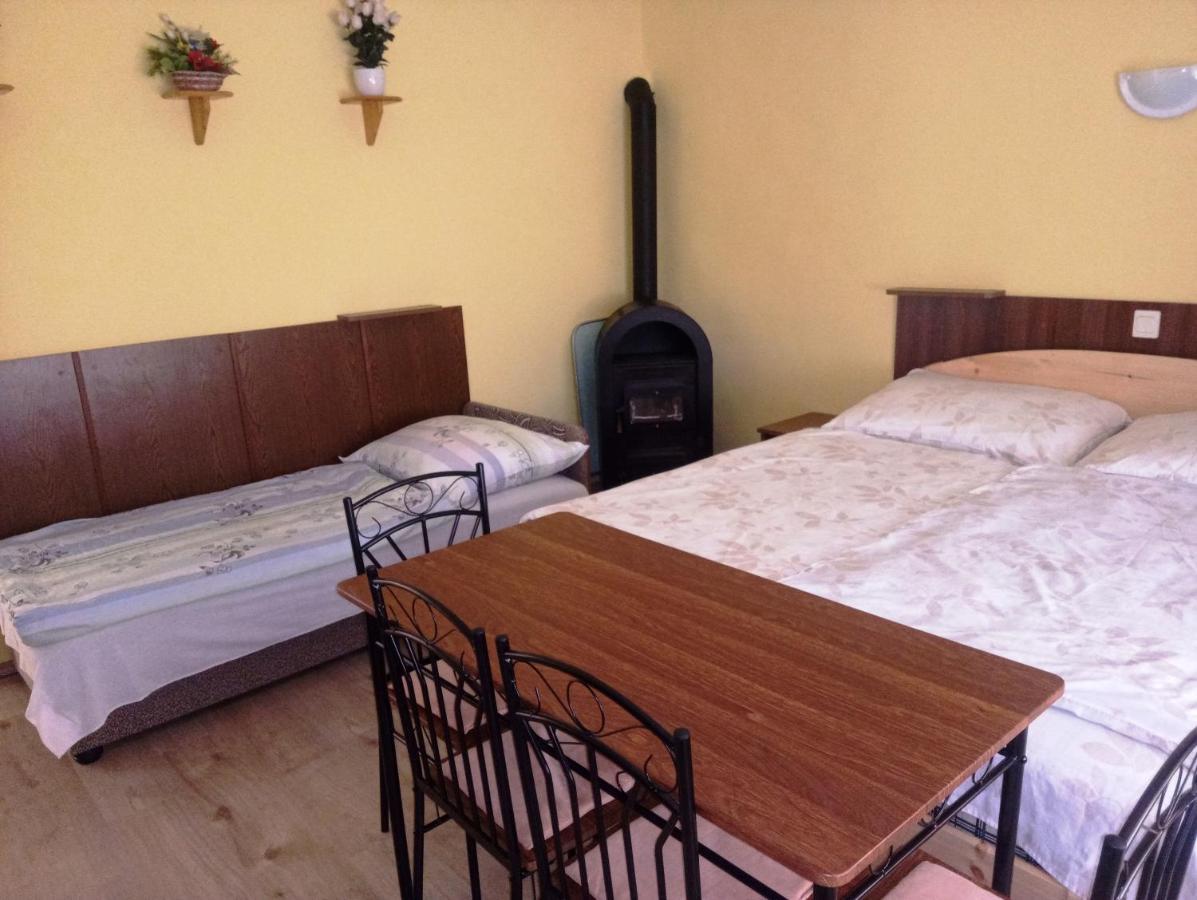 Szivarvany Apartman Гюла Екстериор снимка