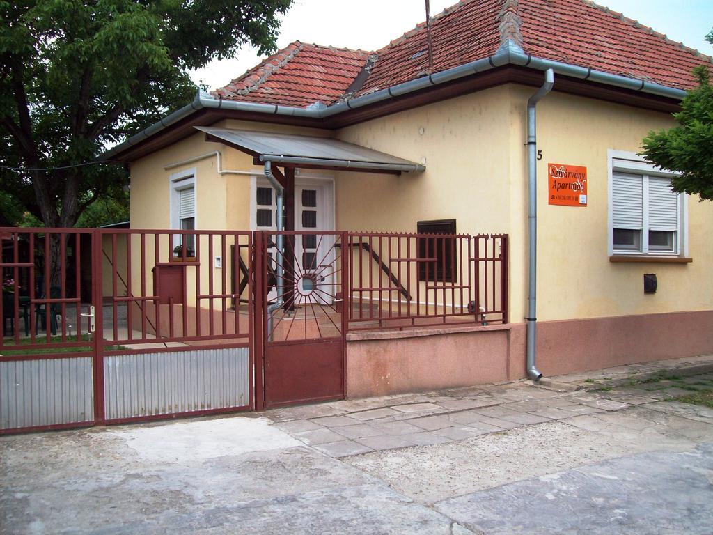 Szivarvany Apartman Гюла Стая снимка