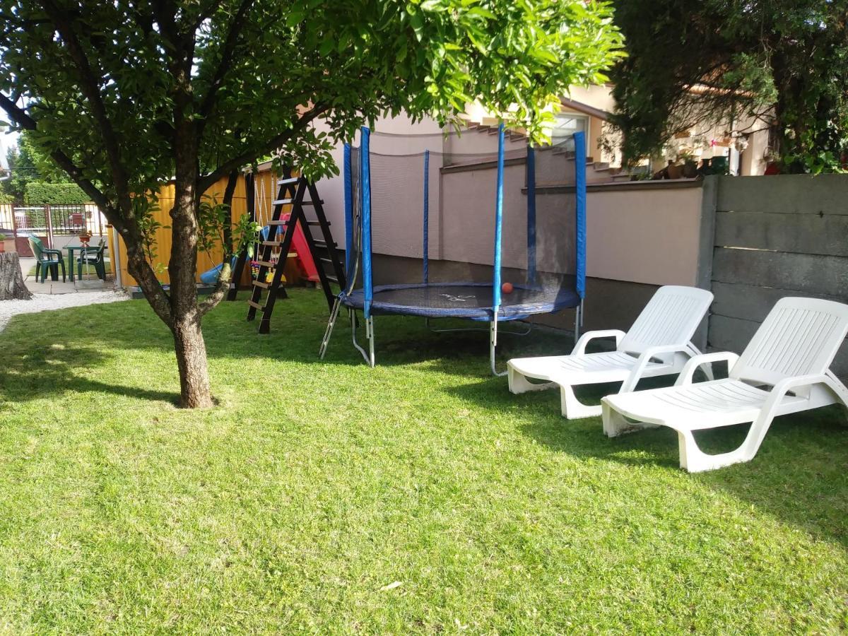 Szivarvany Apartman Гюла Екстериор снимка